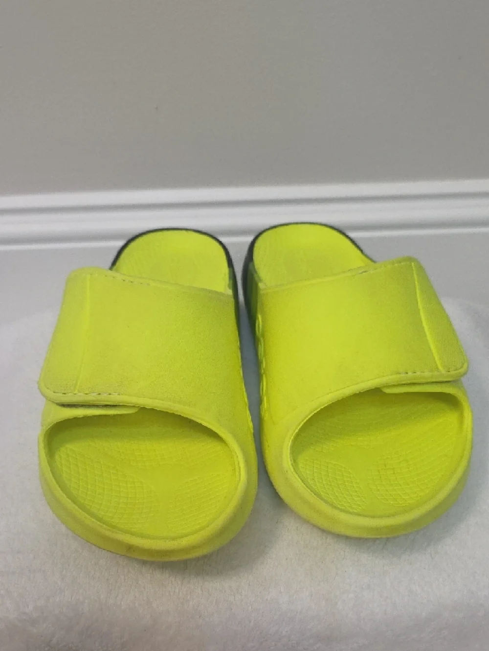 Mens/Kids Neon Yellow Slide Sandals with Adjustable Strap OOFOS